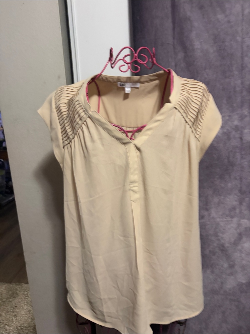 DR2 Cream Pleated Yoke Cap-Sleeve Blouse